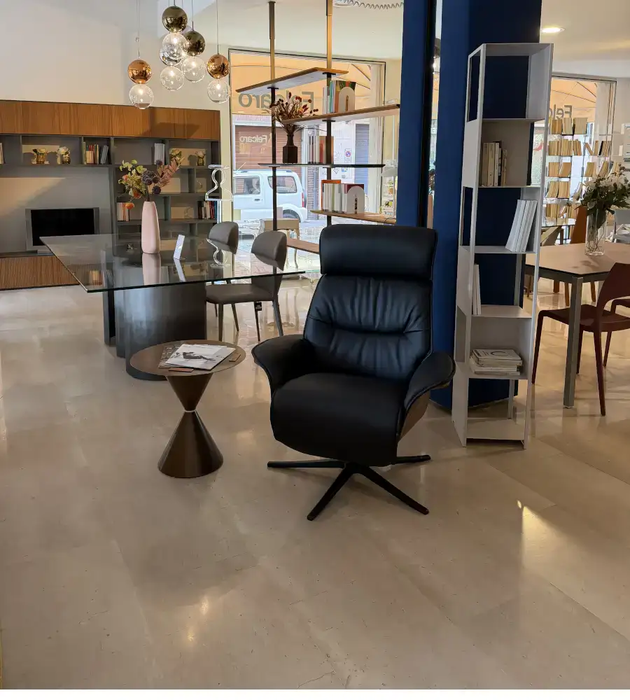 Ampio showroom in centro a Bologna